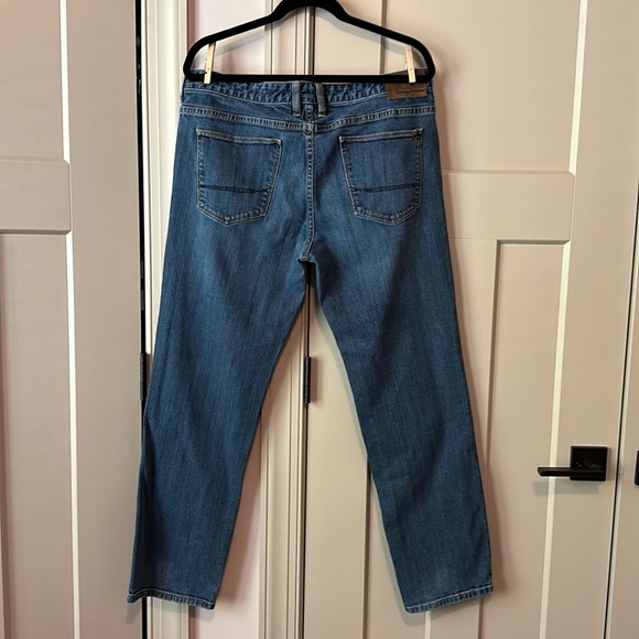 Tommy Bahama Vintage Straight Jeans 35/30 - Picture 2 of 2